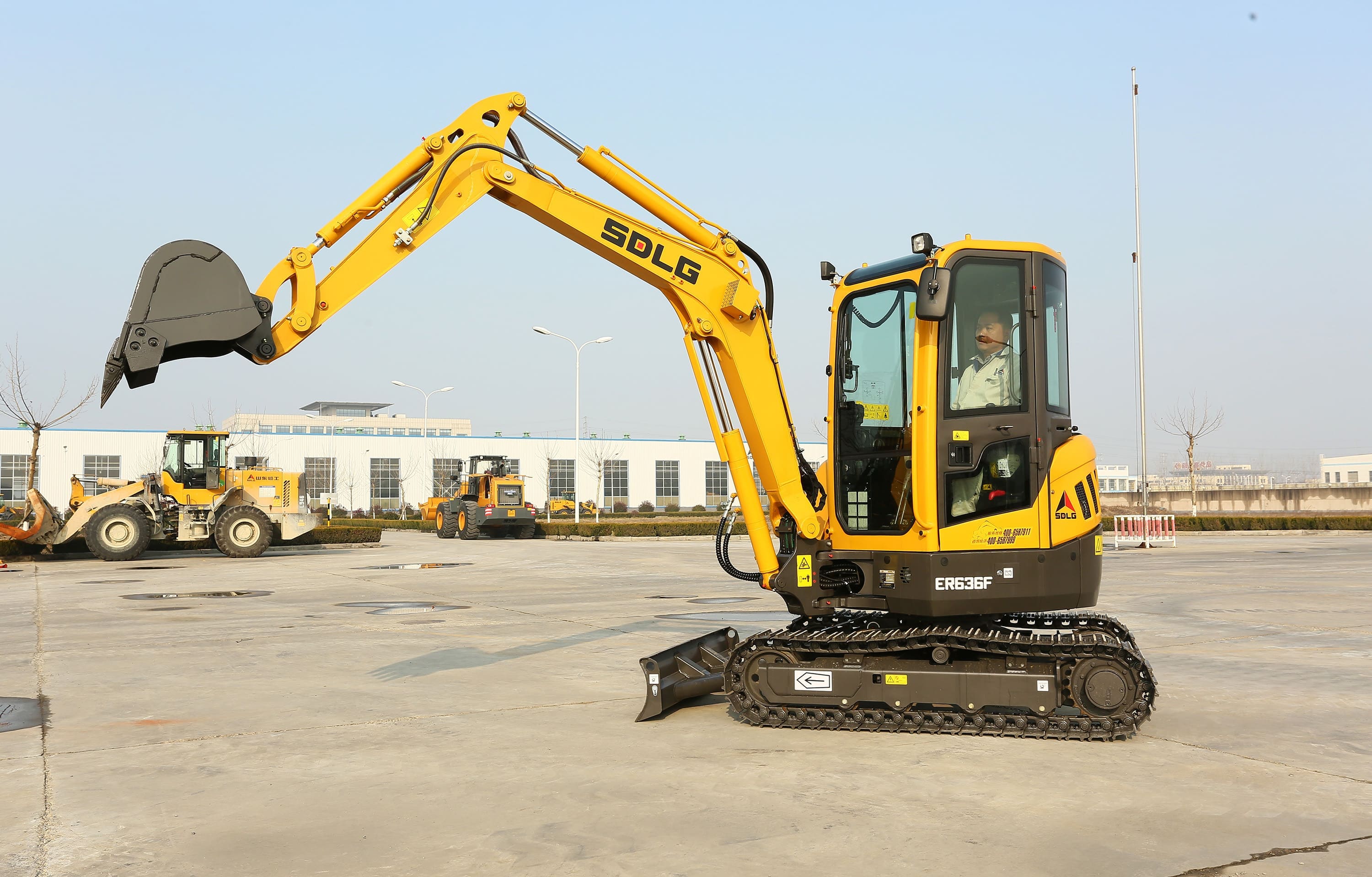 23AW RIER SAKKO JK ベルベット S Escavadeira Compacta ER636F: Espaços Pequenos | SDLG Brasil